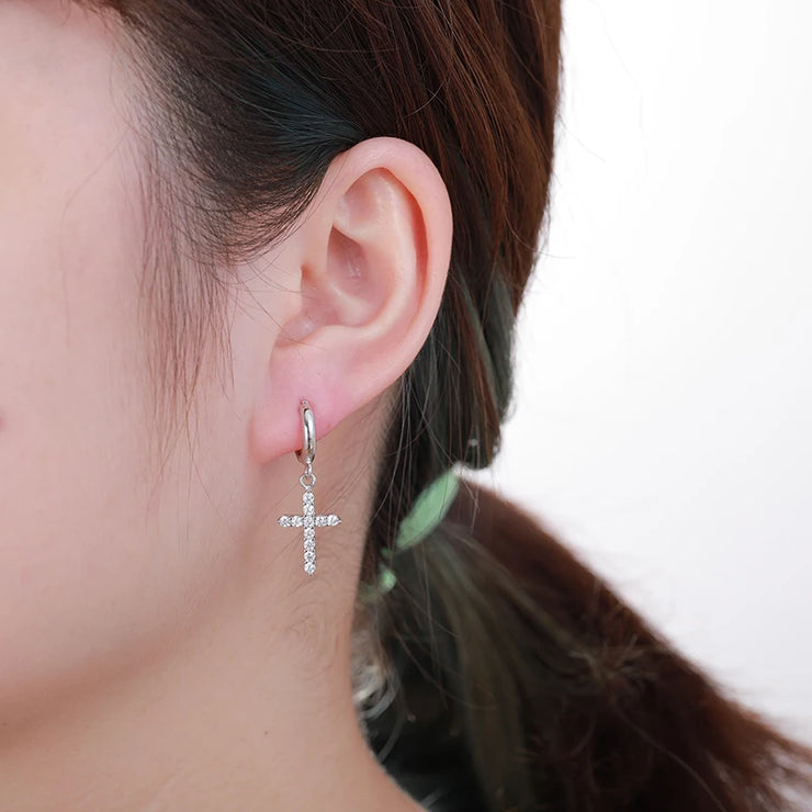 https://javiergems.com/products/925-sterling-silver-vvs1-moissanite-cross-earrings™