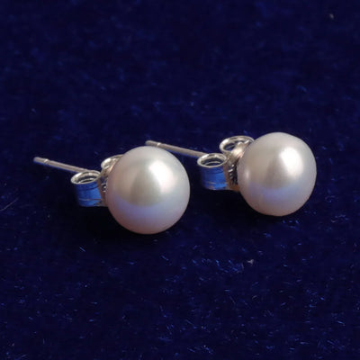 https://javiergems.com/products/pearl-earrings™