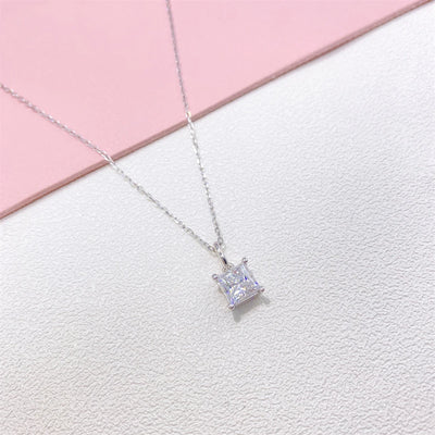 https://javiergems.com/products/925-sterling-silver-vvs1-moissanite-one-diamond-necklace™