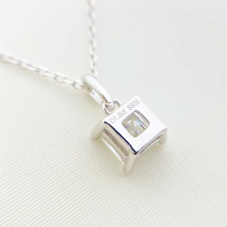 https://javiergems.com/products/925-sterling-silver-vvs1-moissanite-one-diamond-necklace™