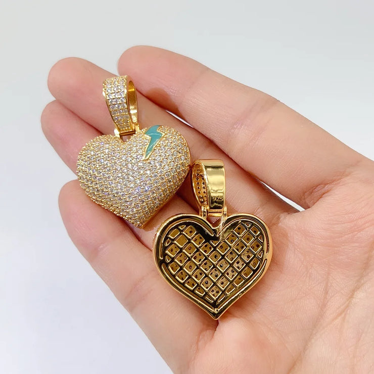 https://javiergems.com/products/925-sterling-silver-vvs1-moissanite-fluorescence-lightning-heart-pendant™