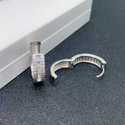 https://javiergems.com/products/925-sterling-silver-vvs1-moissanite-baguette-earrings™
