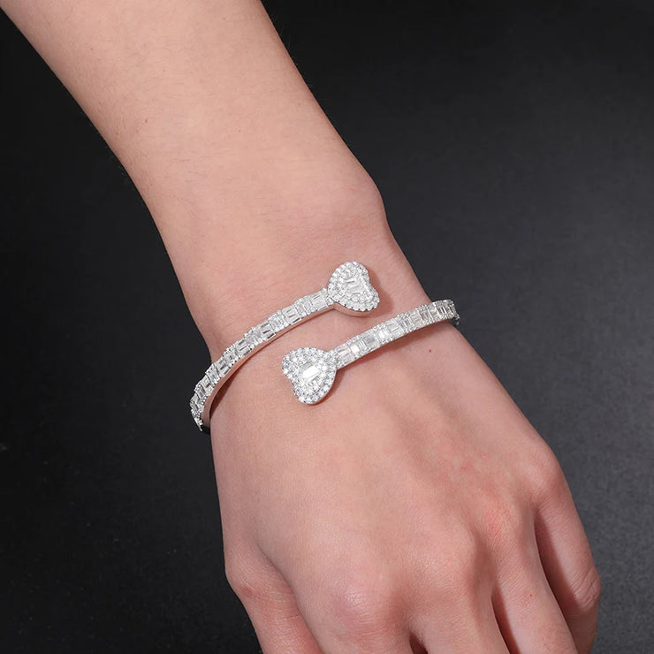 https://javiergems.com/products/925-sterling-silver-vvs1-moissanite-baguette-cut-heart-cuff-bracelet™