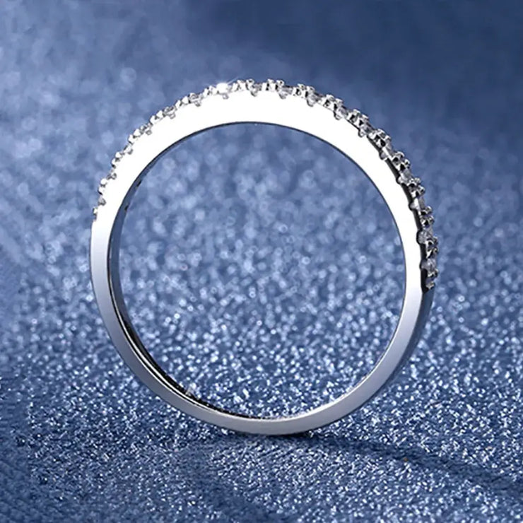 https://javiergems.com/products/925-sterling-silver-vvs1-moissanite-1-5mm-ring™